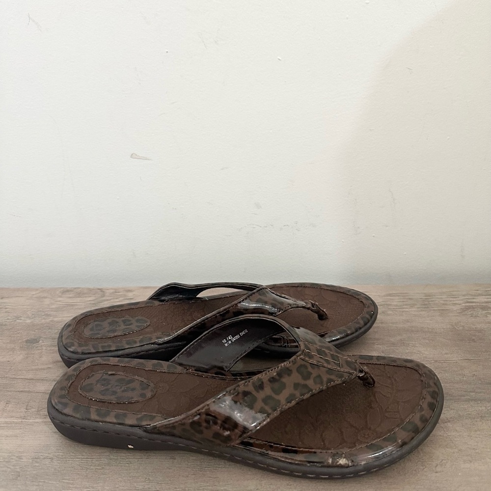 BOC Born Concept Women’s Leopard Print Thong Flat Sandal Shoe Size 10